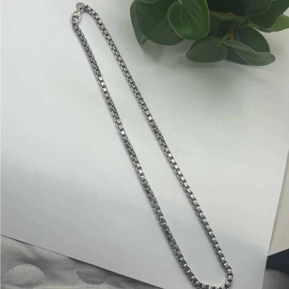 Tiffany & Co. Unisex Sterling Silver Venetian Box Chain Necklace - Picture 3 of 9